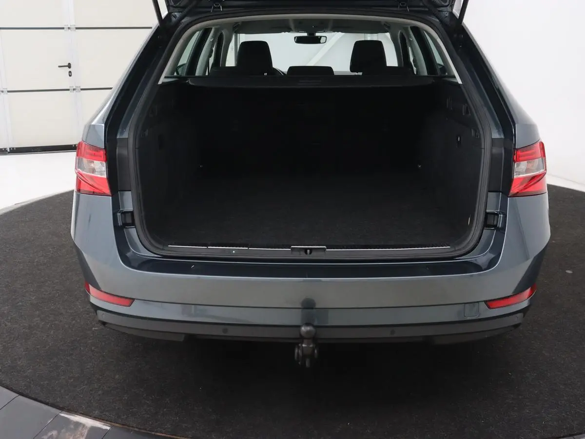 1.4 TSI iV Business Edition | Trekhaak | Stoel & stuurverwarming | Camera | Carplay | Memory | Navigatie | Full LED | Climate control | Parkeerhulp
