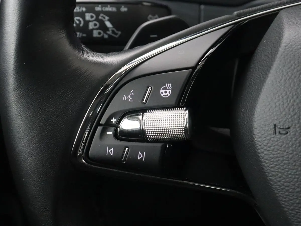 1.4 TSI iV Business Edition | Trekhaak | Stoel & stuurverwarming | Camera | Carplay | Memory | Navigatie | Full LED | Climate control | Parkeerhulp