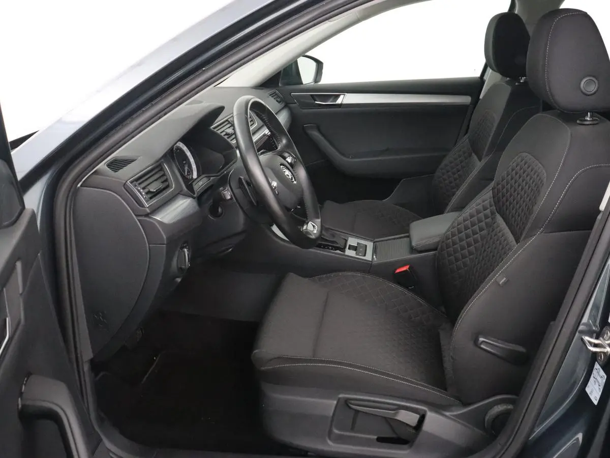 1.4 TSI iV Business Edition | Trekhaak | Stoel & stuurverwarming | Camera | Carplay | Memory | Navigatie | Full LED | Climate control | Parkeerhulp