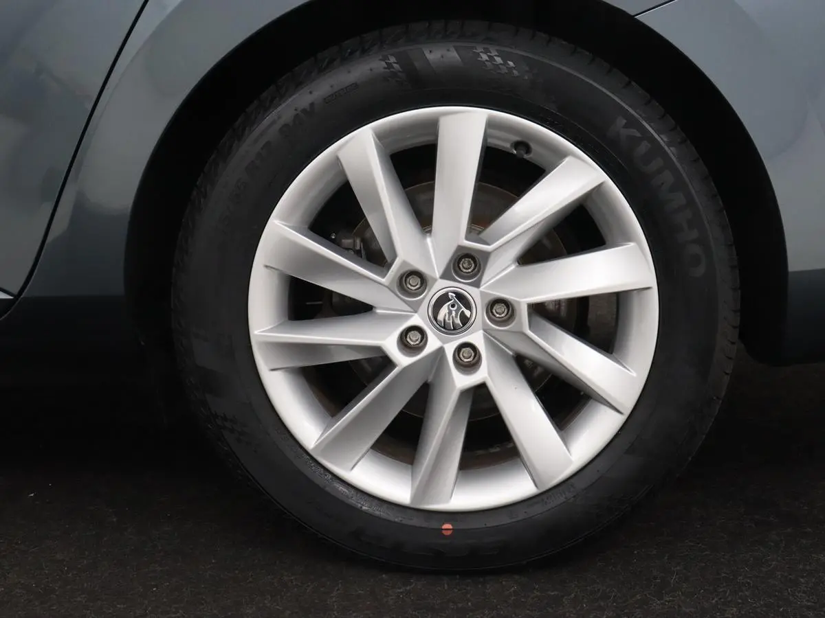1.4 TSI iV Business Edition | Trekhaak | Stoel & stuurverwarming | Camera | Carplay | Memory | Navigatie | Full LED | Climate control | Parkeerhulp