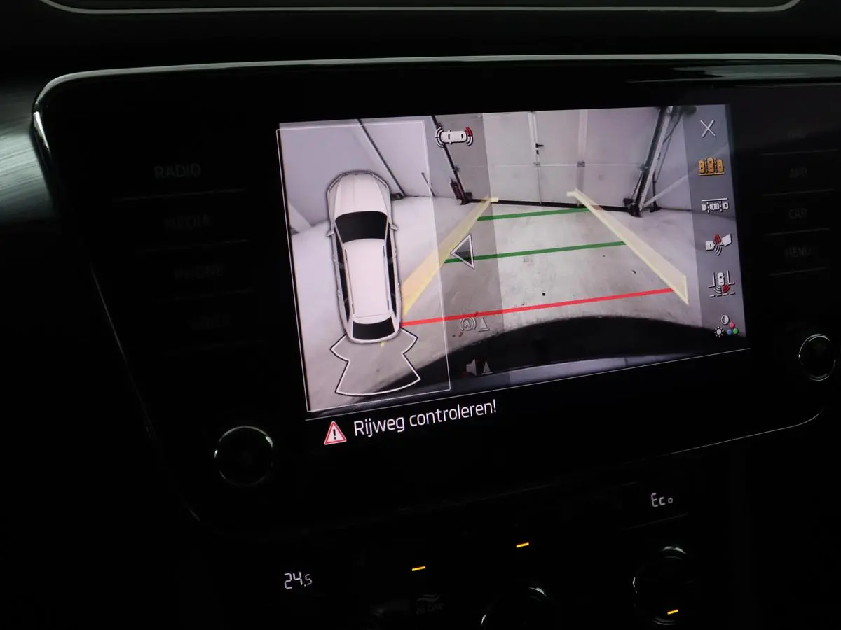 1.4 TSI iV Business Edition | Trekhaak | Stoel & stuurverwarming | Camera | Carplay | Memory | Navigatie | Full LED | Climate control | Parkeerhulp