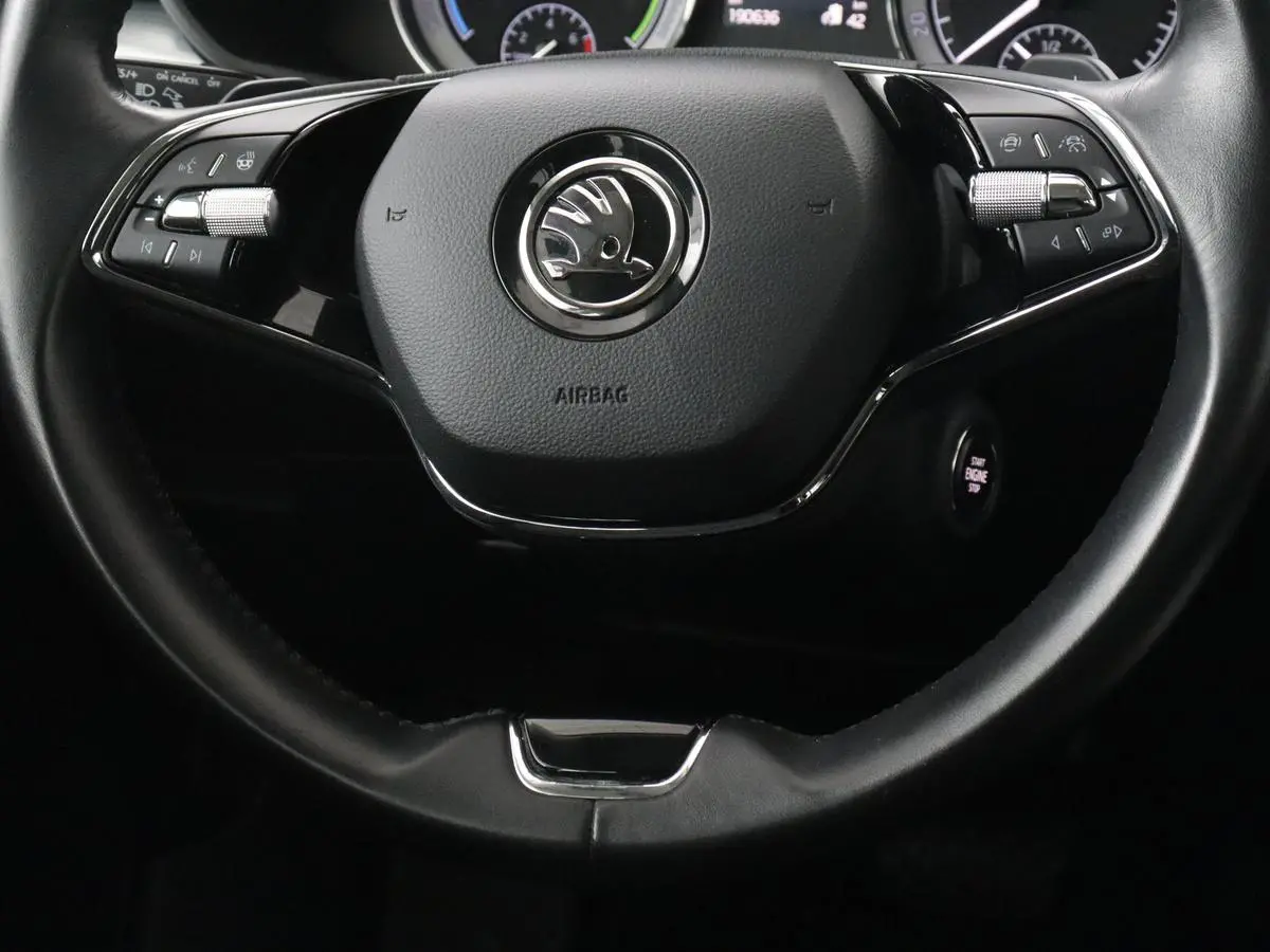 1.4 TSI iV Business Edition | Trekhaak | Stoel & stuurverwarming | Camera | Carplay | Memory | Navigatie | Full LED | Climate control | Parkeerhulp