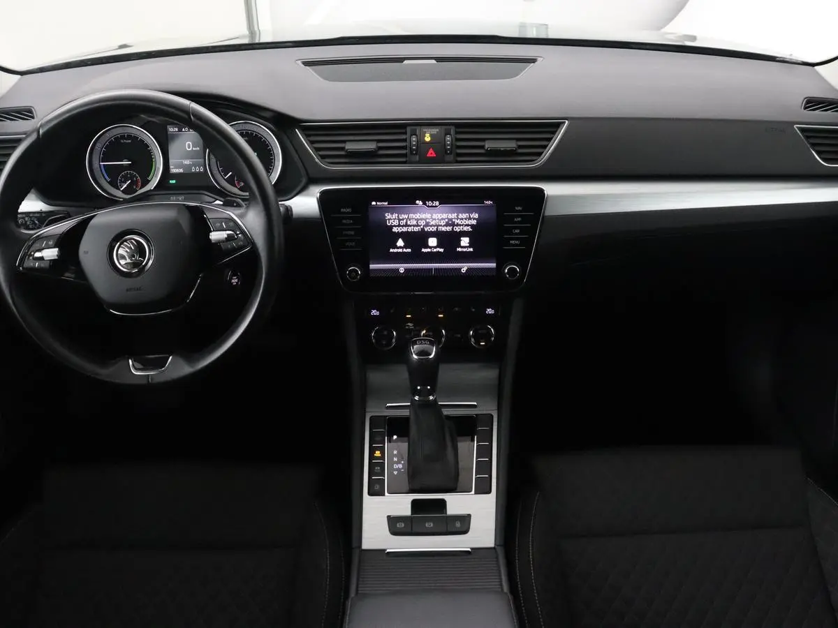 1.4 TSI iV Business Edition | Trekhaak | Stoel & stuurverwarming | Camera | Carplay | Memory | Navigatie | Full LED | Climate control | Parkeerhulp