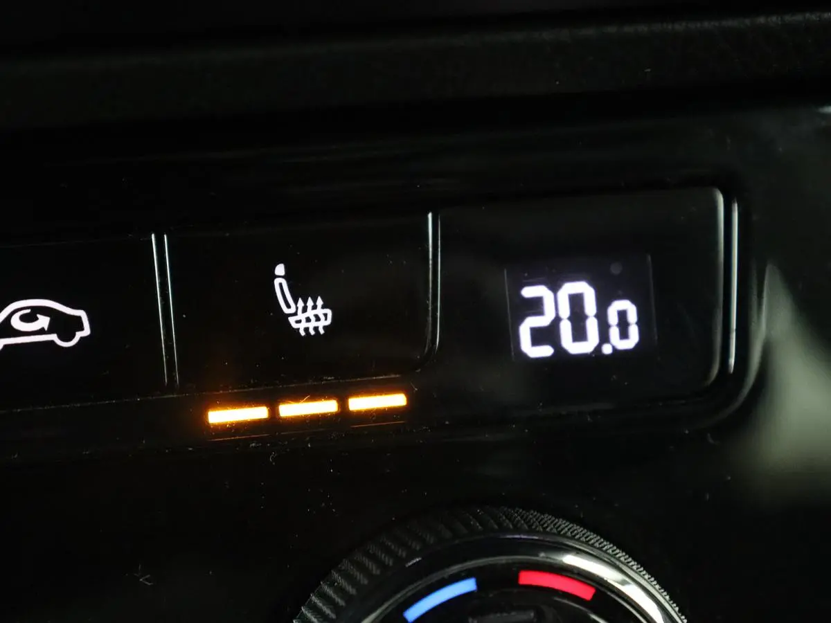 1.4 TSI iV Business Edition | Trekhaak | Stoel & stuurverwarming | Camera | Carplay | Memory | Navigatie | Full LED | Climate control | Parkeerhulp