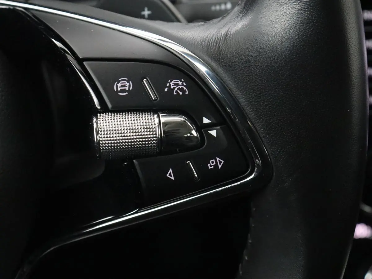 1.4 TSI iV Business Edition | Trekhaak | Stoel & stuurverwarming | Camera | Carplay | Memory | Navigatie | Full LED | Climate control | Parkeerhulp