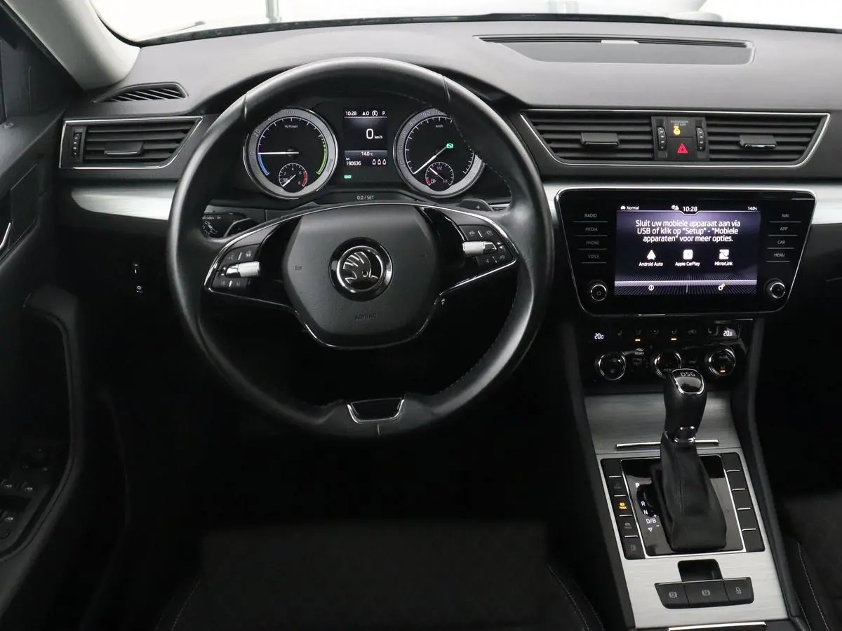 1.4 TSI iV Business Edition | Trekhaak | Stoel & stuurverwarming | Camera | Carplay | Memory | Navigatie | Full LED | Climate control | Parkeerhulp