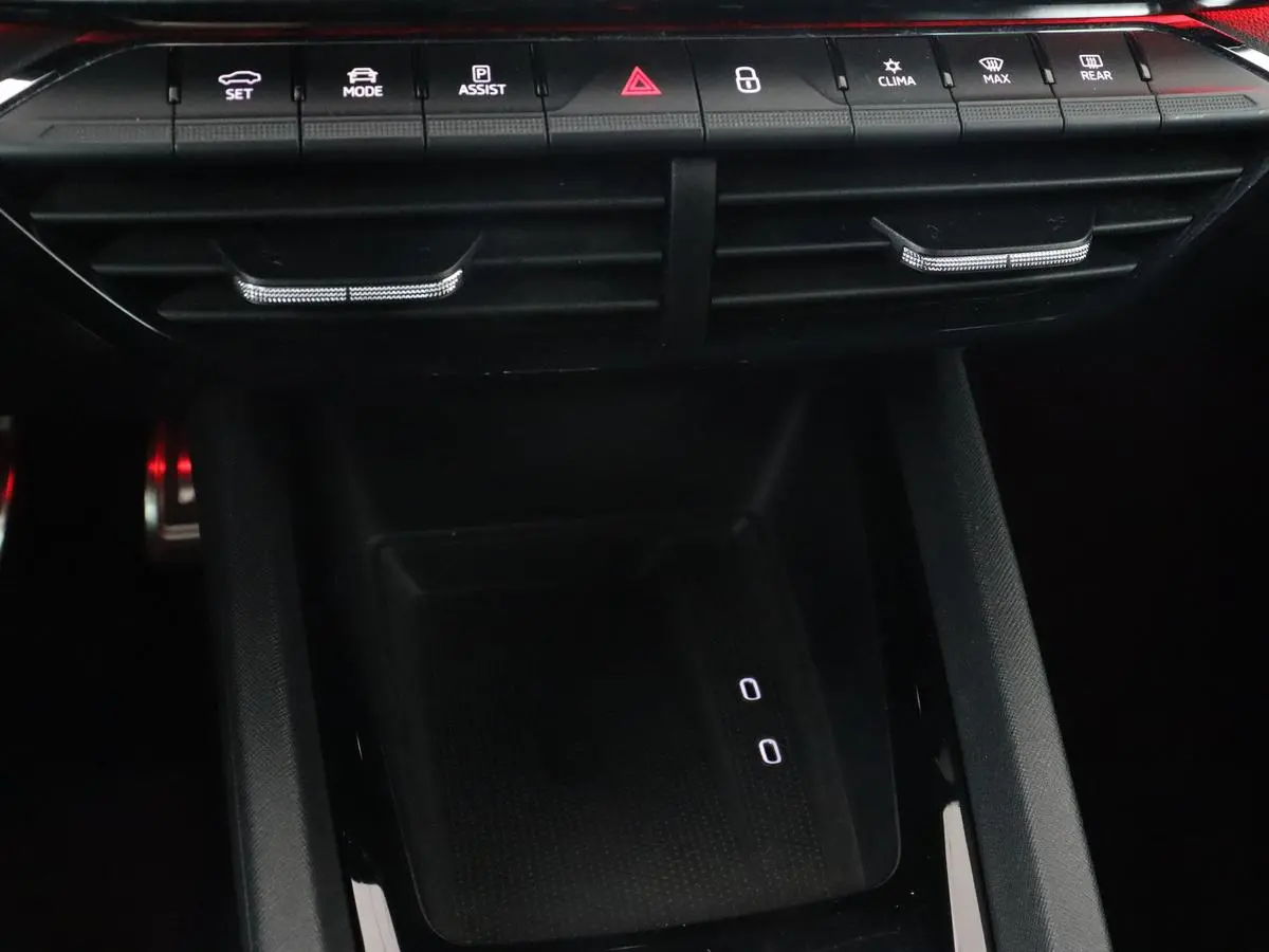 1.4 TSI RS iV PHEV Business | Stoelverwarming | Adaptive cruise | Matrix LED | Side Assist | Camera | Carplay | Navigatie | Sfeerverlichting | Virtual Cockpit | Sportstoelen | Plug In