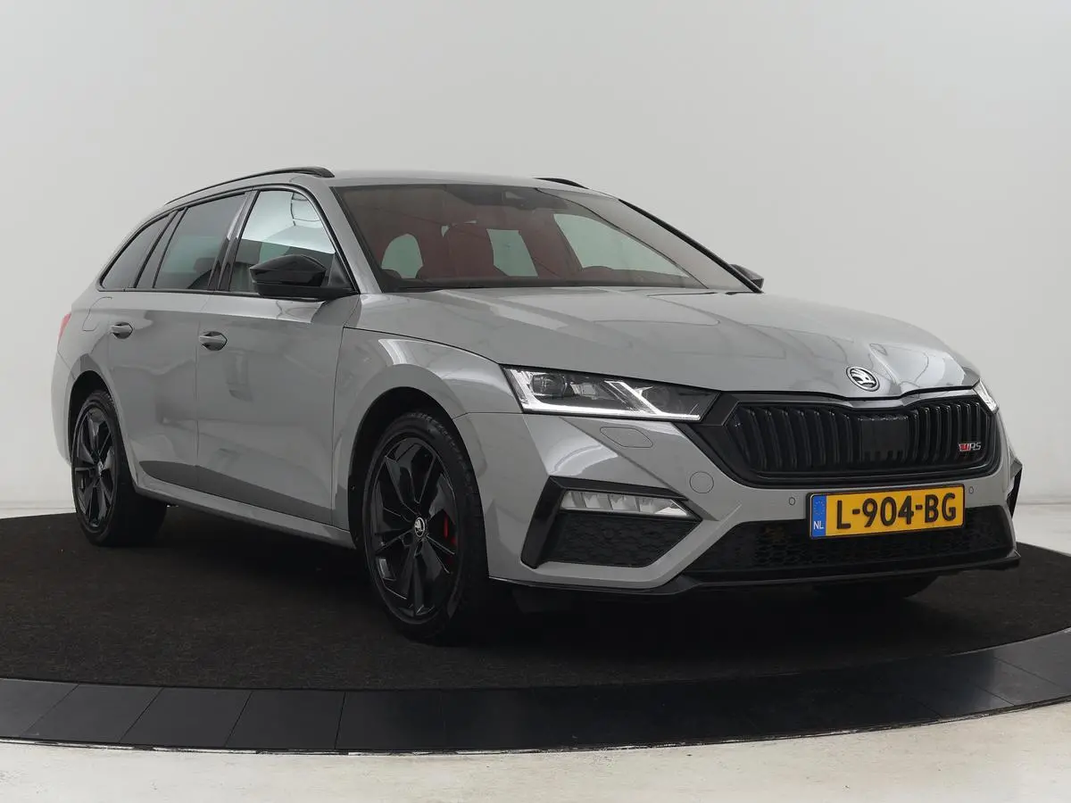 1.4 TSI RS iV PHEV Business | Stoelverwarming | Adaptive cruise | Matrix LED | Side Assist | Camera | Carplay | Navigatie | Sfeerverlichting | Virtual Cockpit | Sportstoelen | Plug In
