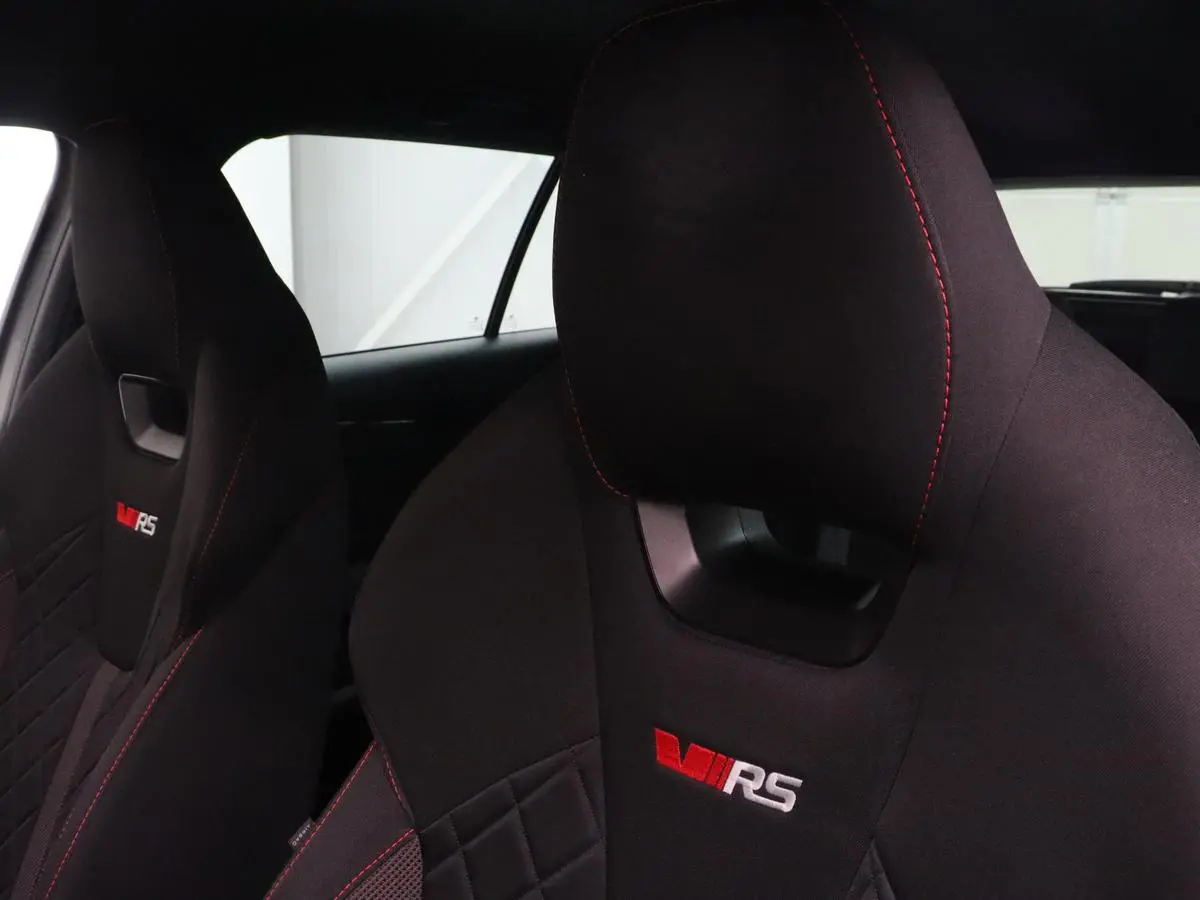 1.4 TSI RS iV PHEV Business | Stoelverwarming | Adaptive cruise | Matrix LED | Side Assist | Camera | Carplay | Navigatie | Sfeerverlichting | Virtual Cockpit | Sportstoelen | Plug In