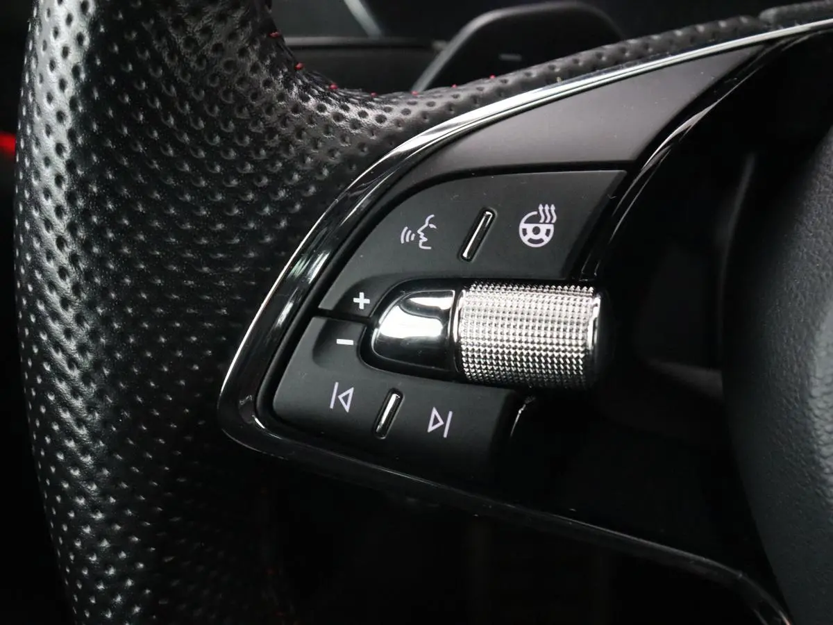 1.4 TSI RS iV PHEV Business | Stoelverwarming | Adaptive cruise | Matrix LED | Side Assist | Camera | Carplay | Navigatie | Sfeerverlichting | Virtual Cockpit | Sportstoelen | Plug In