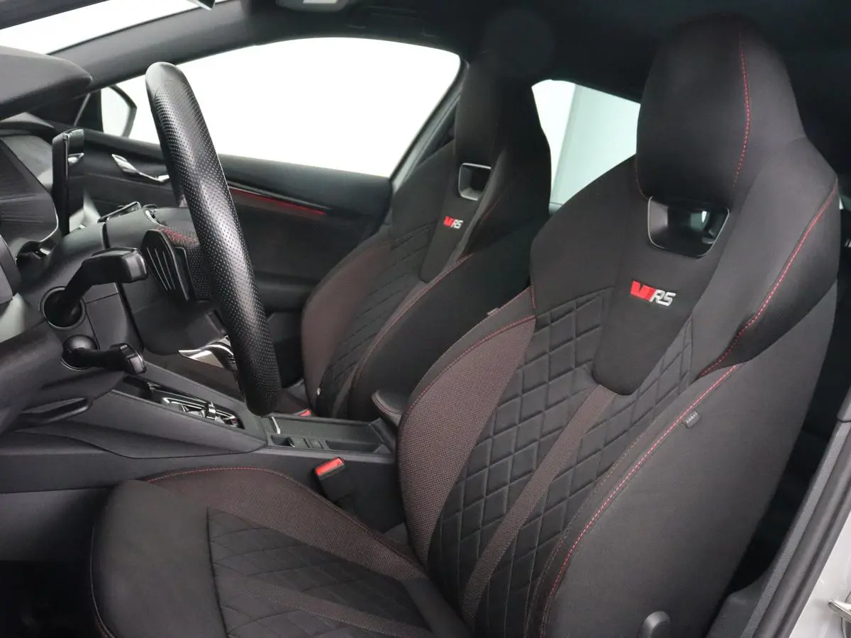 1.4 TSI RS iV PHEV Business | Stoelverwarming | Adaptive cruise | Matrix LED | Side Assist | Camera | Carplay | Navigatie | Sfeerverlichting | Virtual Cockpit | Sportstoelen | Plug In