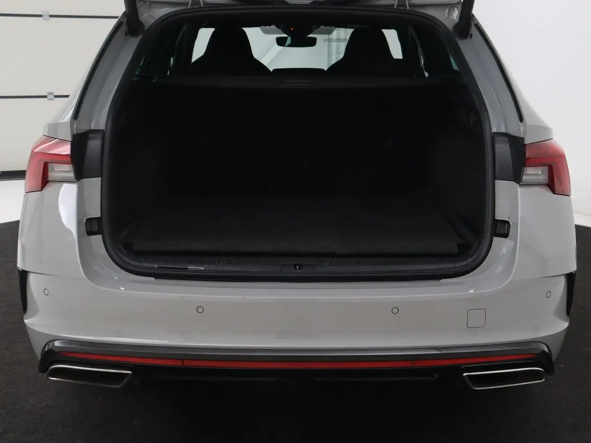 1.4 TSI RS iV PHEV Business | Stoelverwarming | Adaptive cruise | Matrix LED | Side Assist | Camera | Carplay | Navigatie | Sfeerverlichting | Virtual Cockpit | Sportstoelen | Plug In