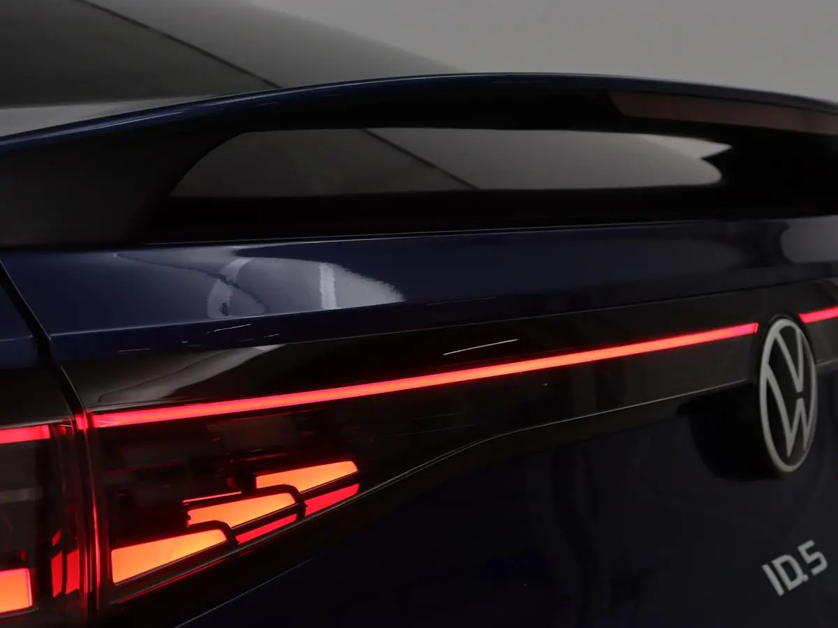 ID.5 Pro 77 kWh | Trekhaak | Stoelverwarming | Matrix LED | Camera | Carplay | Keyless | Stuurverwarming | Adaptive cruise | Navigatie | 20'' | Park Assist