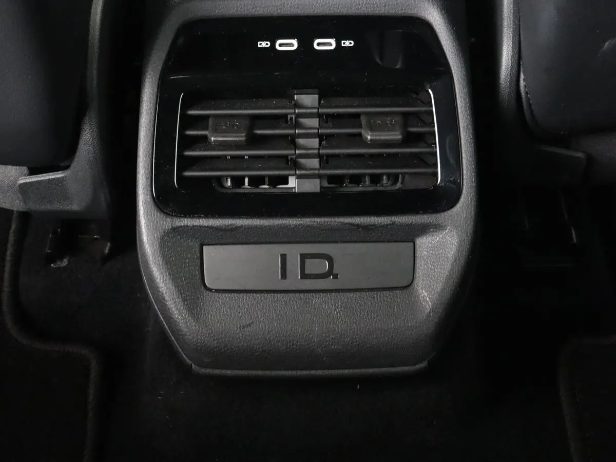 ID.5 Pro 77 kWh | Trekhaak | Stoelverwarming | Matrix LED | Camera | Carplay | Keyless | Stuurverwarming | Adaptive cruise | Navigatie | 20'' | Park Assist