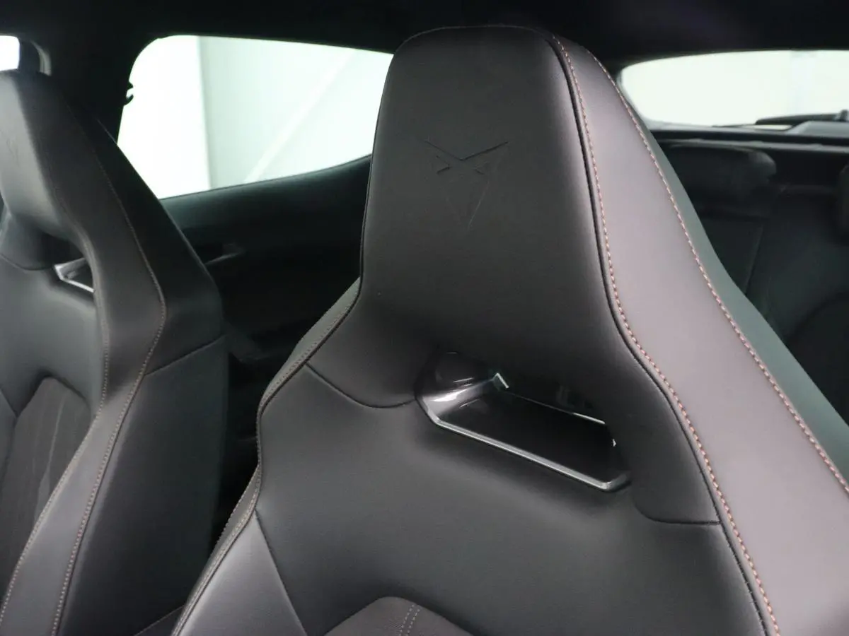 1.4 eHybrid VZ | 245pk | Stoelverwarming | Camera | Adaptive cruise | Sfeerverlichting | Navigatie | Keyless | 19'' | Stuurverwarming | Full LED | PHEV | Plug In