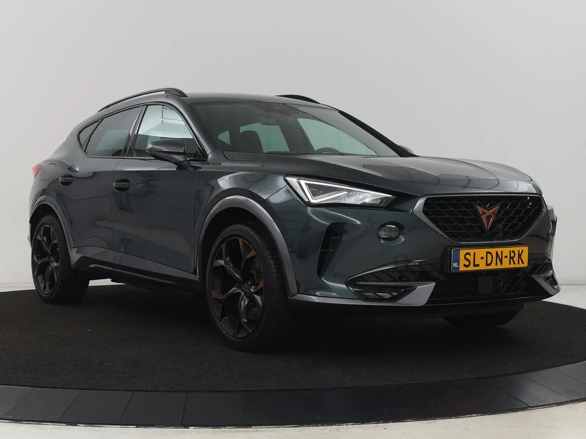 1.4 eHybrid VZ | 245pk | Stoelverwarming | Camera | Adaptive cruise | Sfeerverlichting | Navigatie | Keyless | 19'' | Stuurverwarming | Full LED | PHEV | Plug In