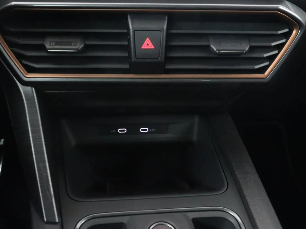 1.4 eHybrid VZ | 245pk | Stoelverwarming | Camera | Adaptive cruise | Sfeerverlichting | Navigatie | Keyless | 19'' | Stuurverwarming | Full LED | PHEV | Plug In
