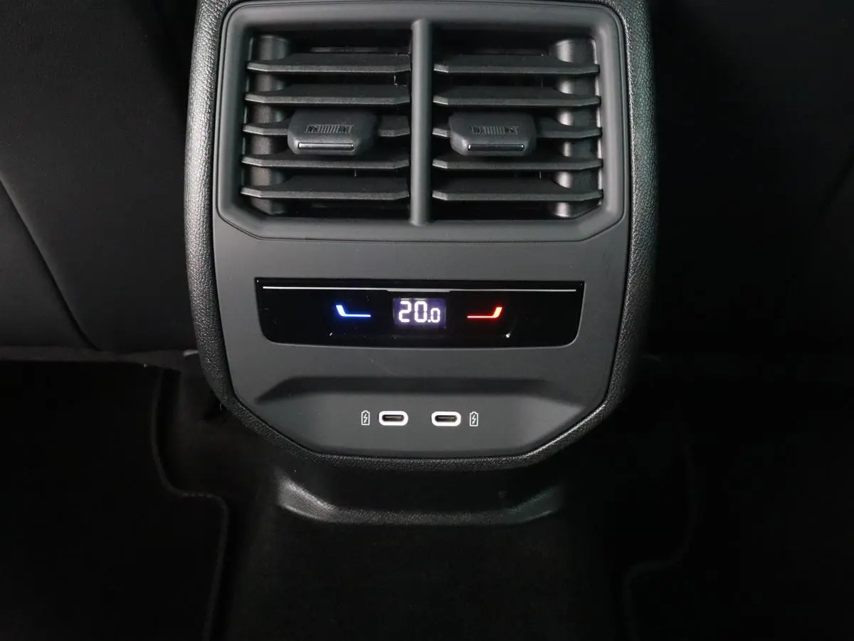 1.4 eHybrid VZ | 245pk | Stoelverwarming | Camera | Adaptive cruise | Sfeerverlichting | Navigatie | Keyless | 19'' | Stuurverwarming | Full LED | PHEV | Plug In