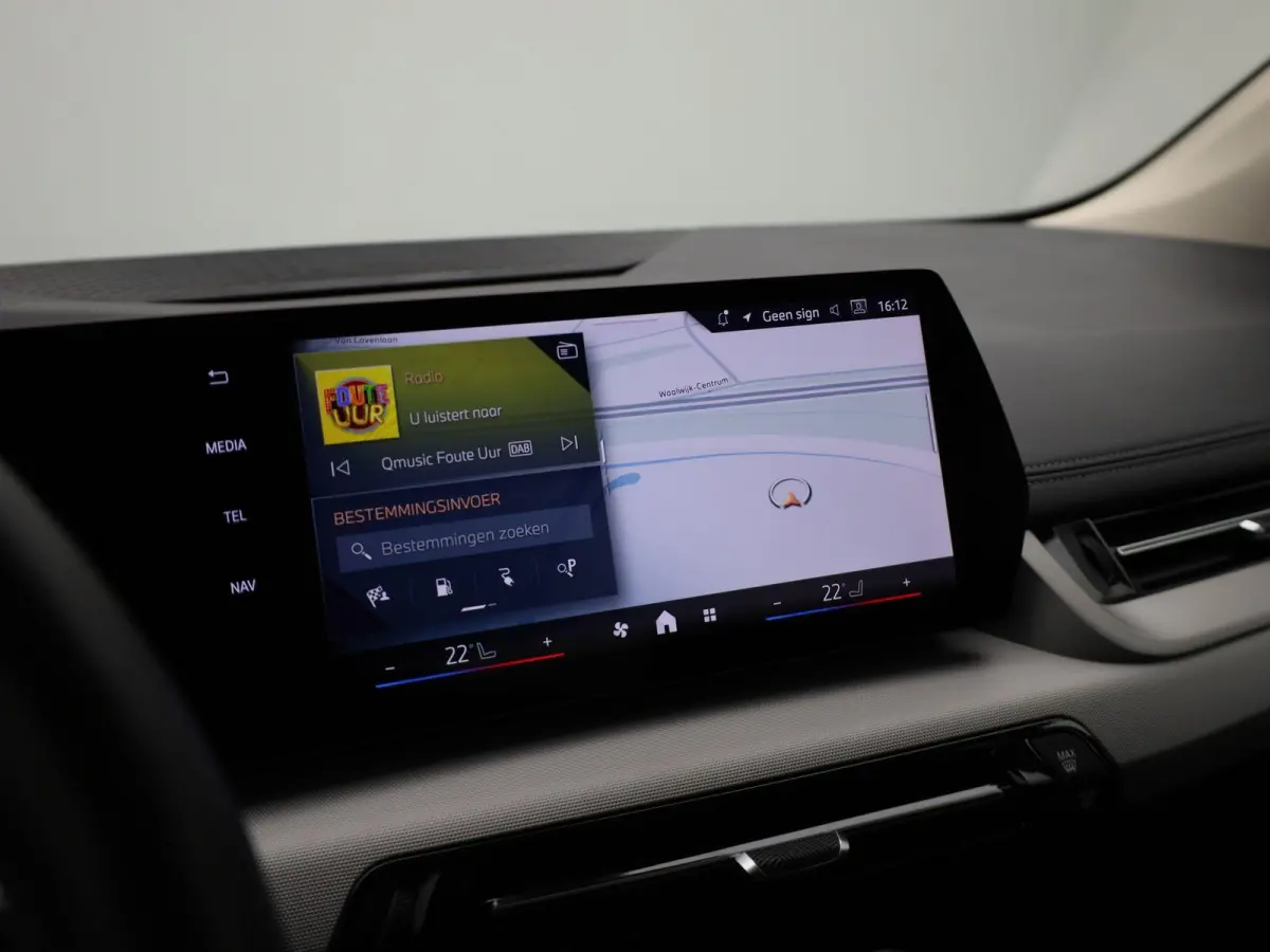230e xDrive | AUTOMAAT | TREKHAAK | HEAD-UP DISPLAY | 360 CAMERA | NAVIGATIE | MEMORY STOELEN | STOELVERWARMING |
