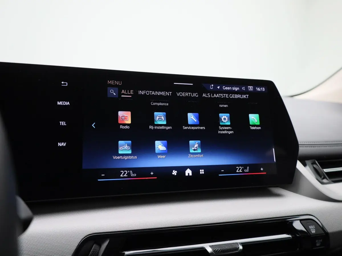 230e xDrive | AUTOMAAT | TREKHAAK | HEAD-UP DISPLAY | 360 CAMERA | NAVIGATIE | MEMORY STOELEN | STOELVERWARMING |