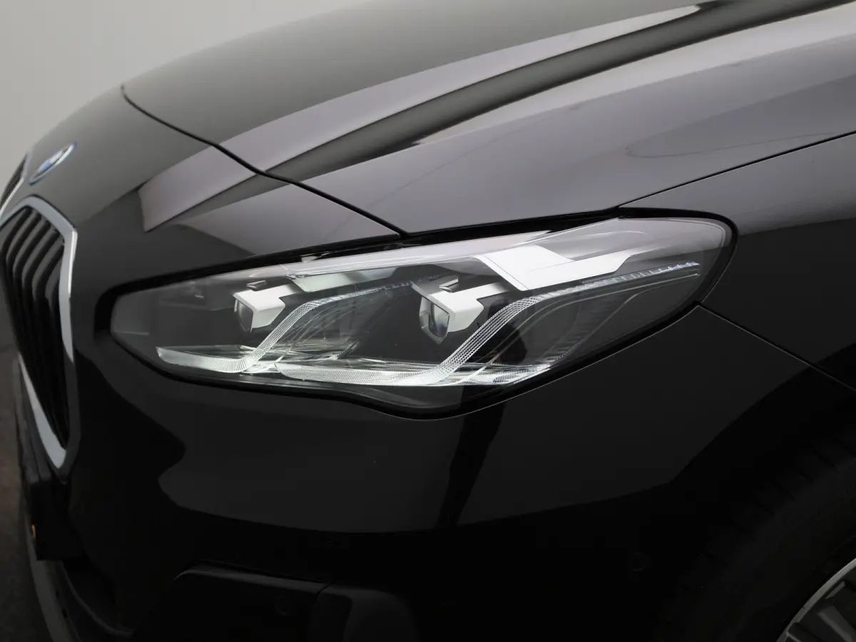 230e xDrive | AUTOMAAT | TREKHAAK | HEAD-UP DISPLAY | 360 CAMERA | NAVIGATIE | MEMORY STOELEN | STOELVERWARMING |