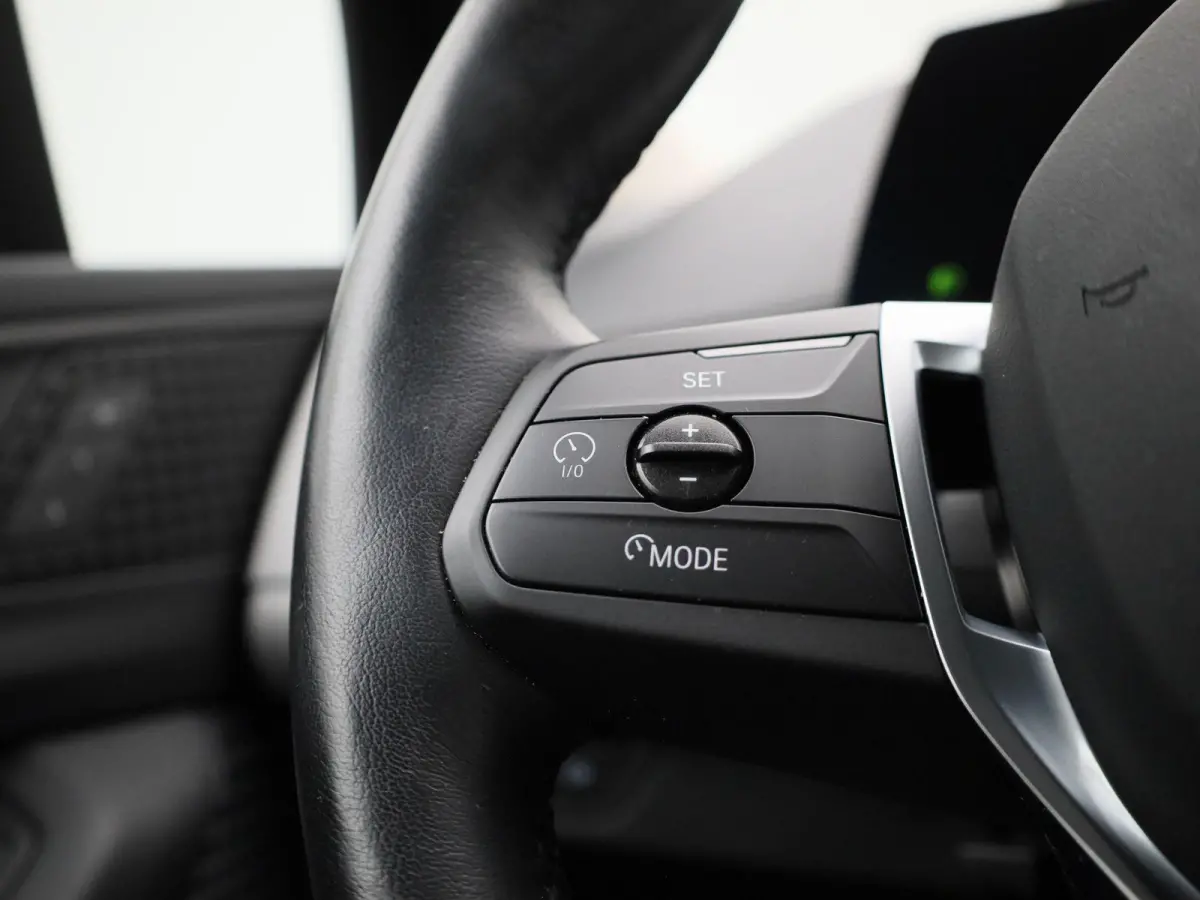230e xDrive | AUTOMAAT | TREKHAAK | HEAD-UP DISPLAY | 360 CAMERA | NAVIGATIE | MEMORY STOELEN | STOELVERWARMING |