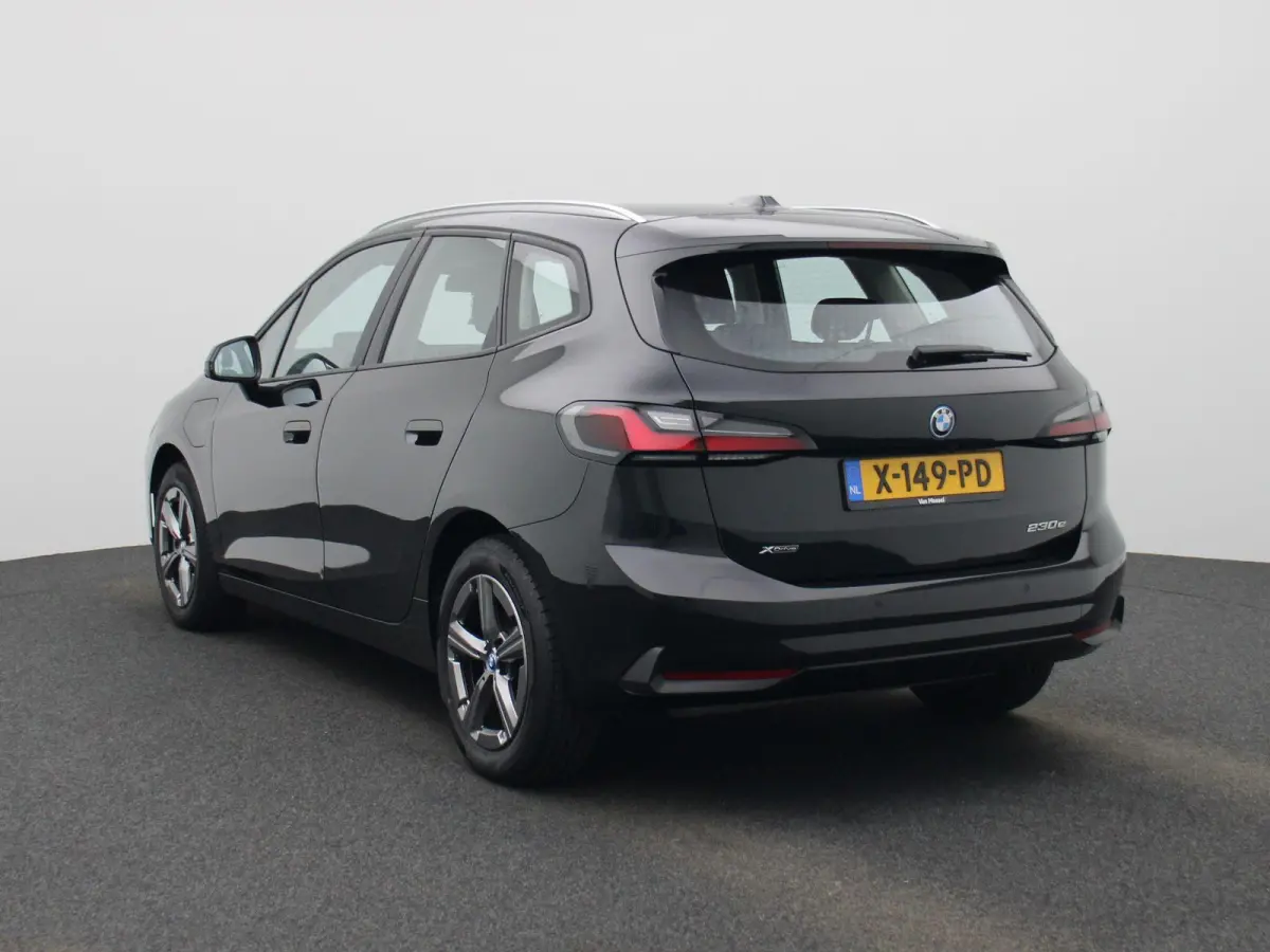 230e xDrive | AUTOMAAT | TREKHAAK | HEAD-UP DISPLAY | 360 CAMERA | NAVIGATIE | MEMORY STOELEN | STOELVERWARMING |