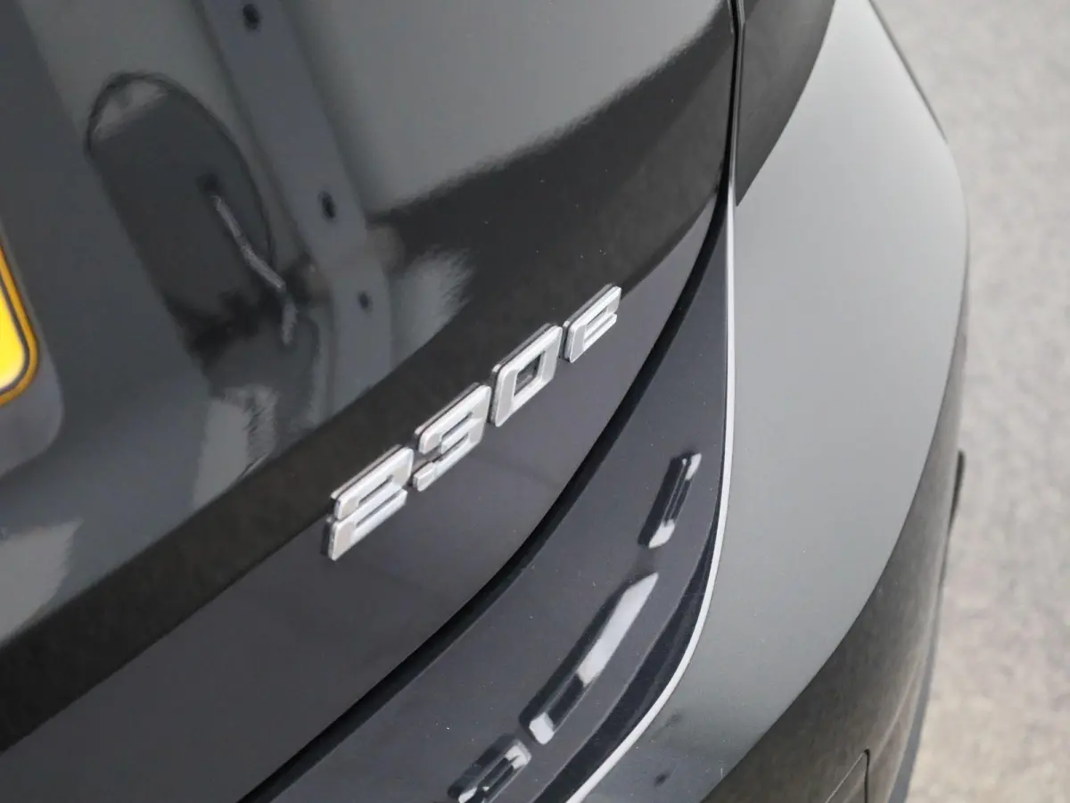 230e xDrive | AUTOMAAT | TREKHAAK | HEAD-UP DISPLAY | 360 CAMERA | NAVIGATIE | MEMORY STOELEN | STOELVERWARMING |
