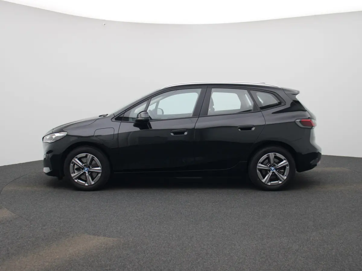 230e xDrive | AUTOMAAT | TREKHAAK | HEAD-UP DISPLAY | 360 CAMERA | NAVIGATIE | MEMORY STOELEN | STOELVERWARMING |