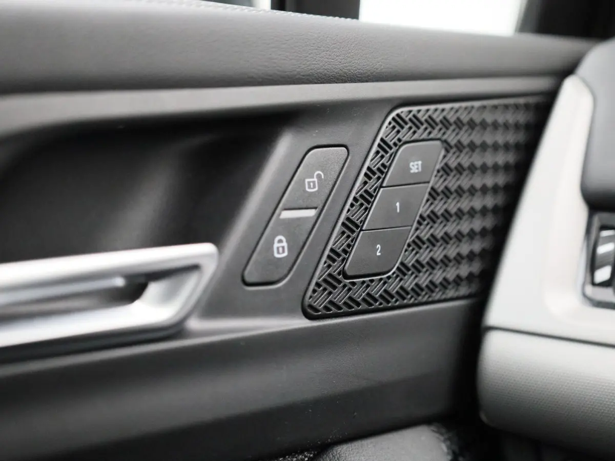 230e xDrive | AUTOMAAT | TREKHAAK | HEAD-UP DISPLAY | 360 CAMERA | NAVIGATIE | MEMORY STOELEN | STOELVERWARMING |