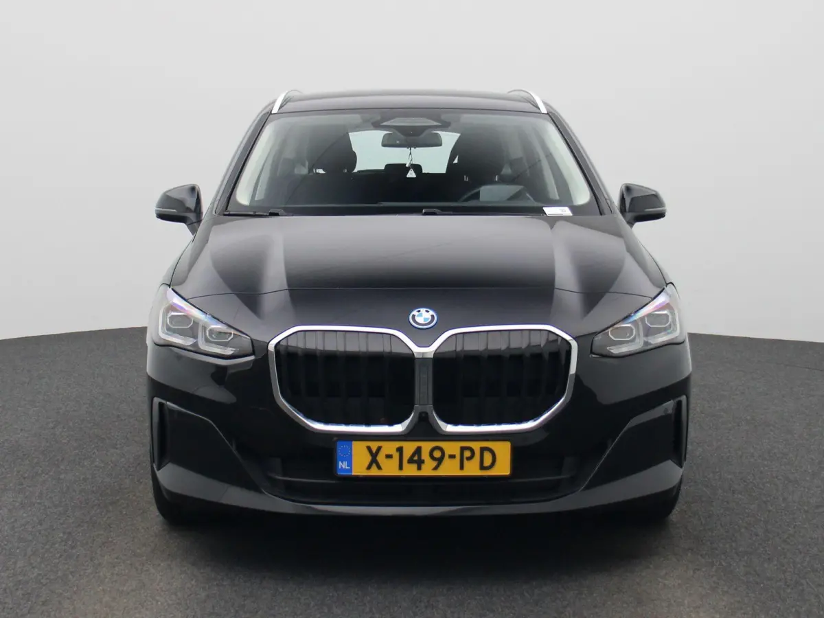 230e xDrive | AUTOMAAT | TREKHAAK | HEAD-UP DISPLAY | 360 CAMERA | NAVIGATIE | MEMORY STOELEN | STOELVERWARMING |
