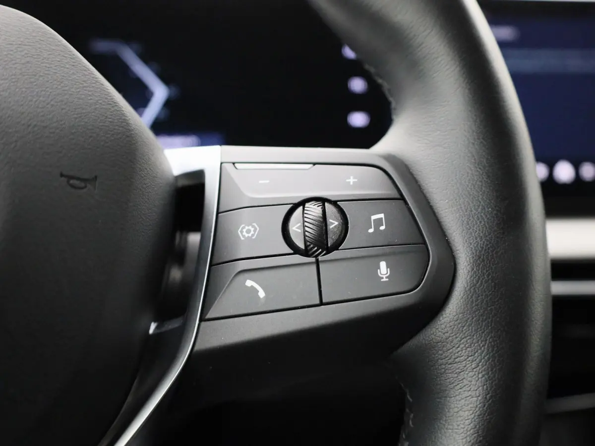 230e xDrive | AUTOMAAT | TREKHAAK | HEAD-UP DISPLAY | 360 CAMERA | NAVIGATIE | MEMORY STOELEN | STOELVERWARMING |