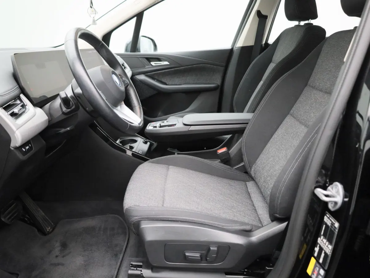 230e xDrive | AUTOMAAT | TREKHAAK | HEAD-UP DISPLAY | 360 CAMERA | NAVIGATIE | MEMORY STOELEN | STOELVERWARMING |