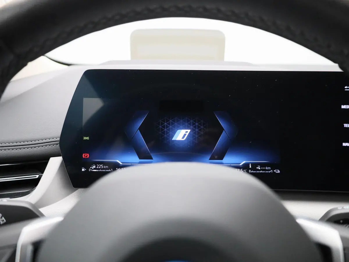 230e xDrive | AUTOMAAT | TREKHAAK | HEAD-UP DISPLAY | 360 CAMERA | NAVIGATIE | MEMORY STOELEN | STOELVERWARMING |