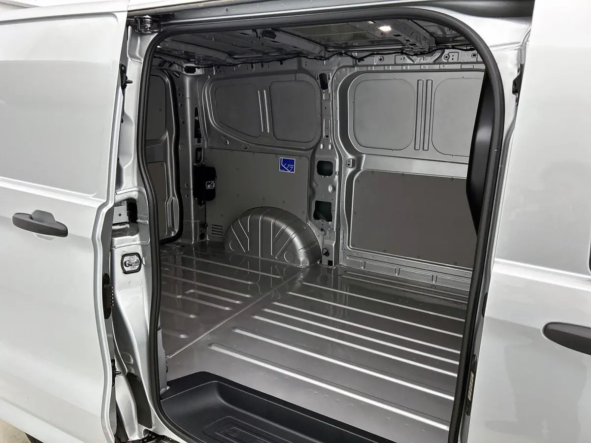 2.0 TDI L1H1 28 Life | BPM VRIJ | 70 Liter tank | Apple carplay / Andriod carplay | Handgeschakeld | Trekhaak |