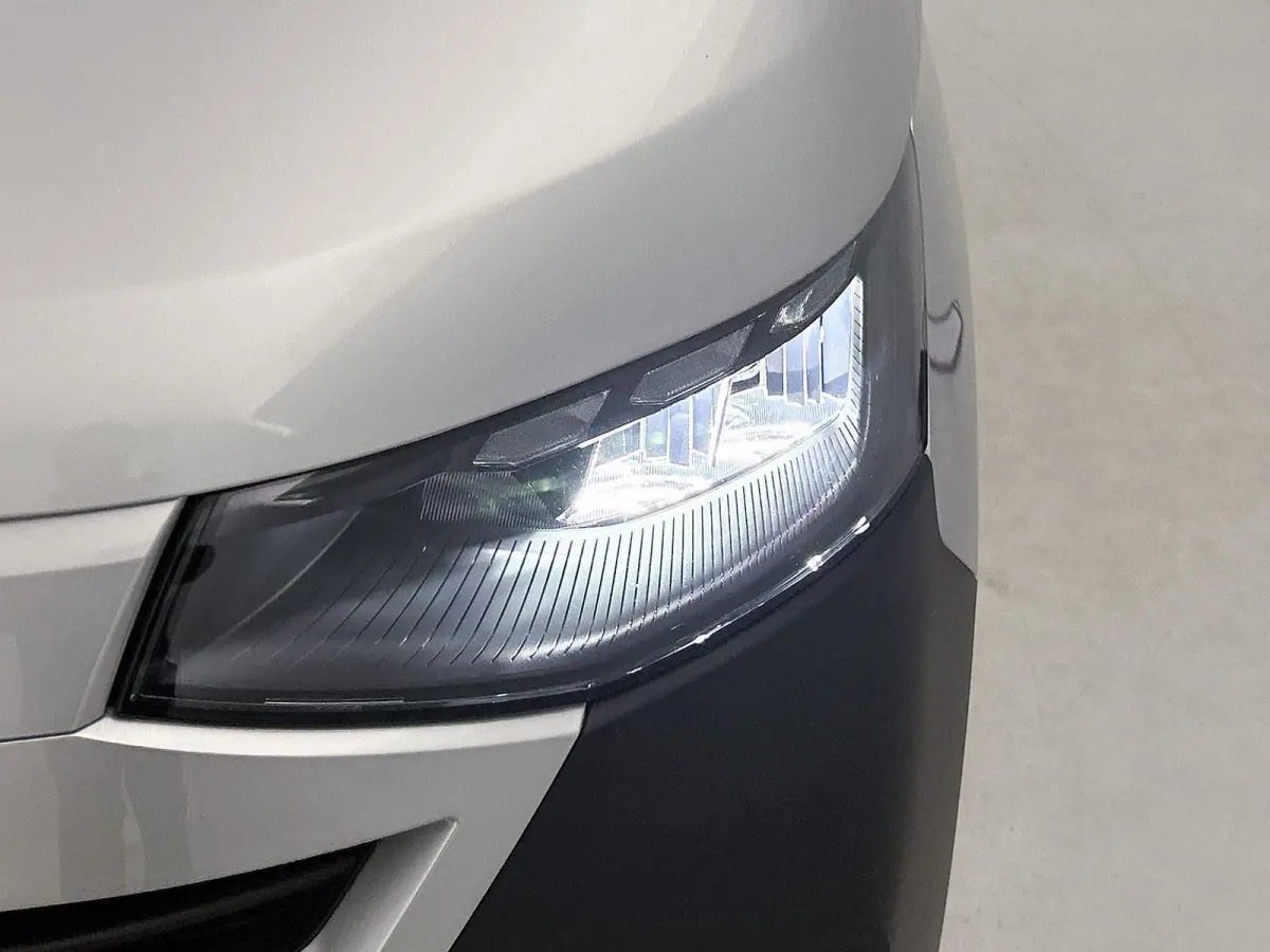 2.0 TDI L1H1 28 Life | BPM VRIJ | 70 Liter tank | Apple carplay / Andriod carplay | Handgeschakeld | Trekhaak |