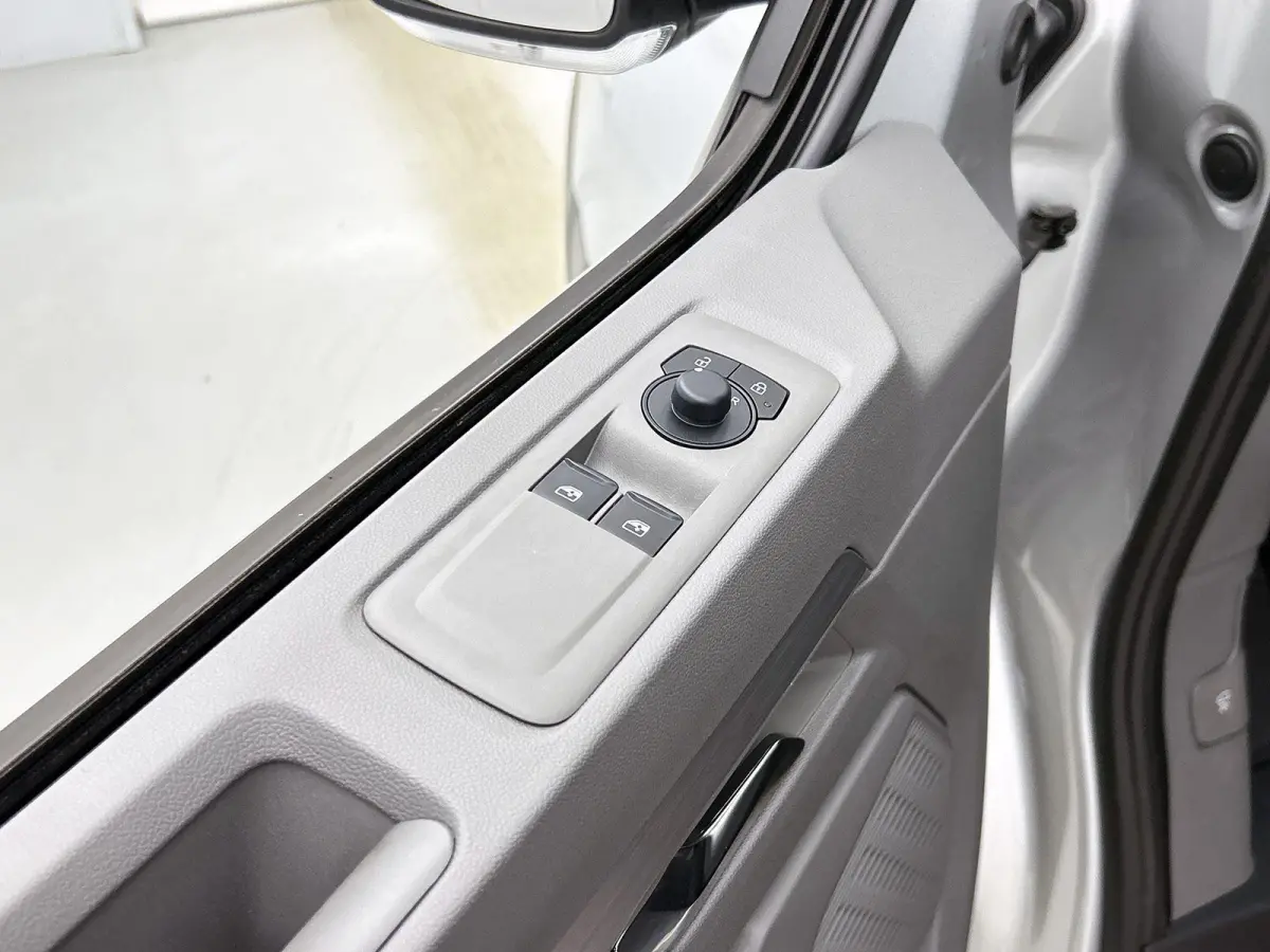 2.0 TDI L1H1 28 Life | BPM VRIJ | 70 Liter tank | Apple carplay / Andriod carplay | Handgeschakeld | Trekhaak |