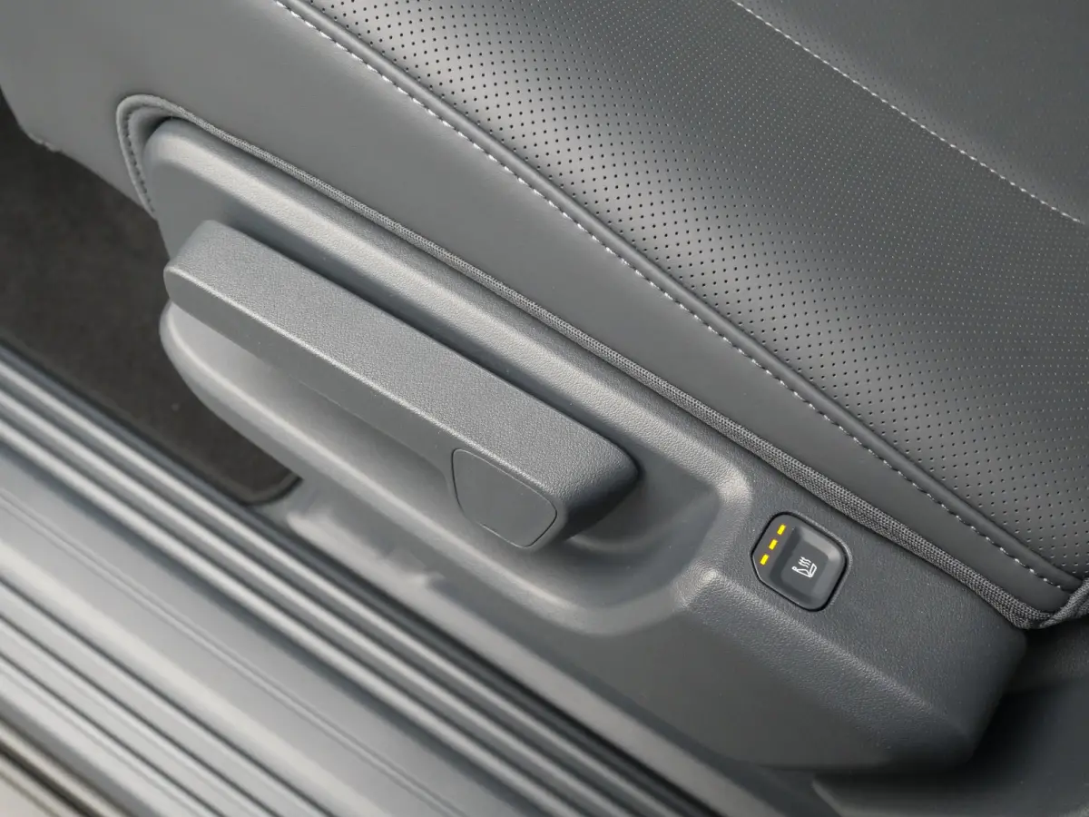Plus 71.2 kWh | Cruise | Clima | Navi | carplay | Keyless | Stoel-stuurverwarming |