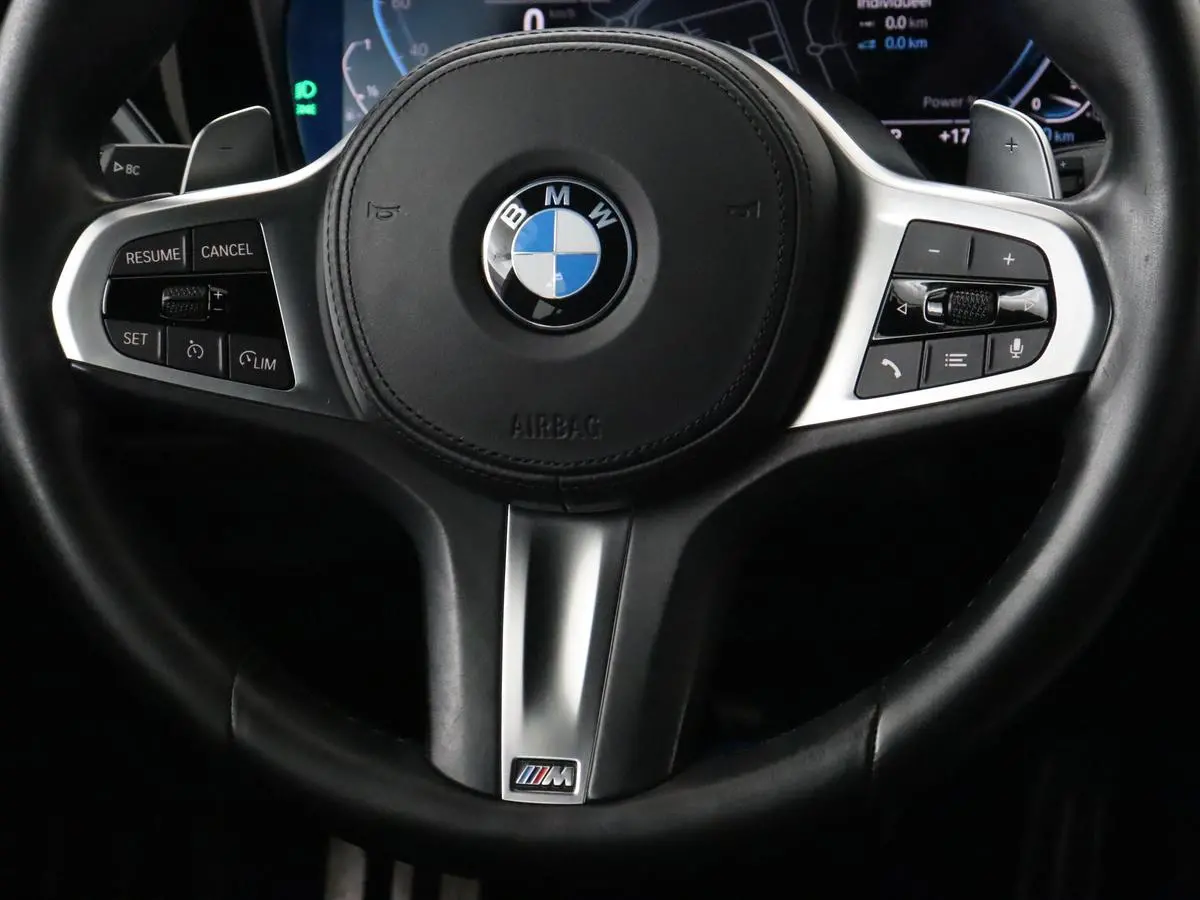 330e M Sport | Leder | Stoelverwarming | Carplay | Sportstoelen | Laserlicht | Live Cockpit | Sfeerverlichting | Navigatie | Parkeerhulp | Climate control | Bluetooth | Cruise control