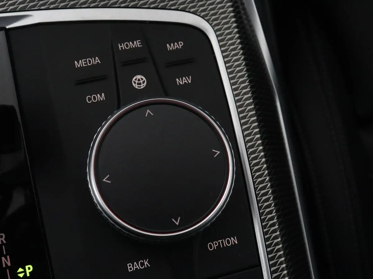 330e M Sport | Leder | Stoelverwarming | Carplay | Sportstoelen | Laserlicht | Live Cockpit | Sfeerverlichting | Navigatie | Parkeerhulp | Climate control | Bluetooth | Cruise control