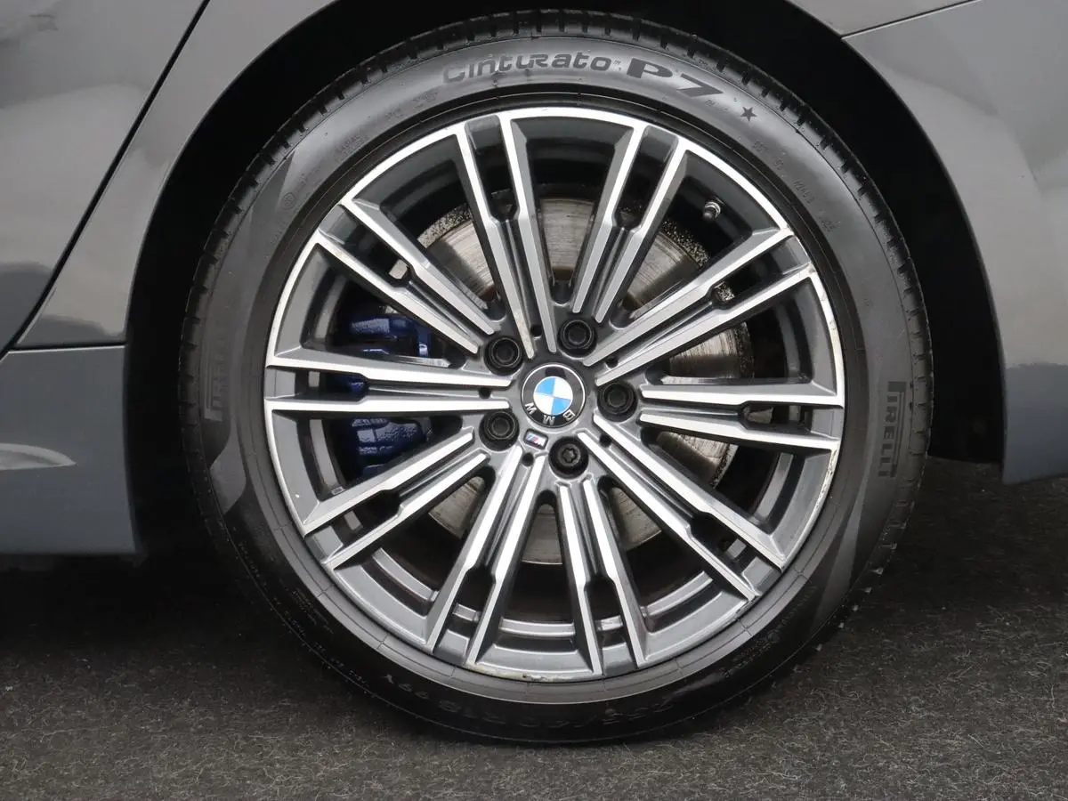 330e M Sport | Leder | Stoelverwarming | Carplay | Sportstoelen | Laserlicht | Live Cockpit | Sfeerverlichting | Navigatie | Parkeerhulp | Climate control | Bluetooth | Cruise control
