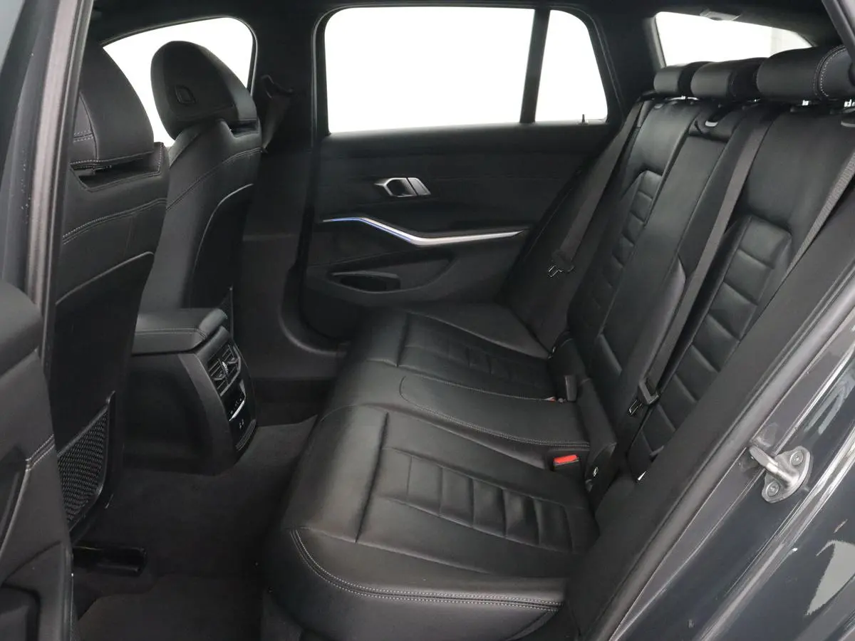 330e M Sport | Leder | Stoelverwarming | Carplay | Sportstoelen | Laserlicht | Live Cockpit | Sfeerverlichting | Navigatie | Parkeerhulp | Climate control | Bluetooth | Cruise control