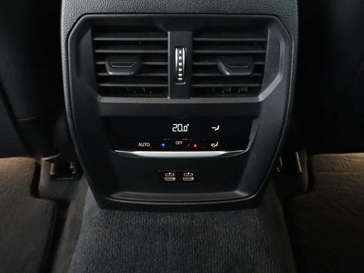 330e M Sport | Leder | Stoelverwarming | Carplay | Sportstoelen | Laserlicht | Live Cockpit | Sfeerverlichting | Navigatie | Parkeerhulp | Climate control | Bluetooth | Cruise control