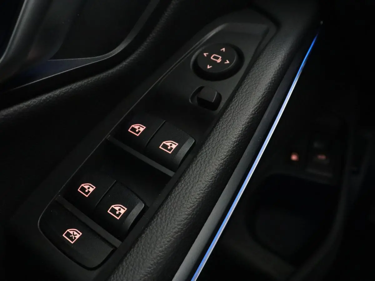 330e M Sport | Leder | Stoelverwarming | Carplay | Sportstoelen | Laserlicht | Live Cockpit | Sfeerverlichting | Navigatie | Parkeerhulp | Climate control | Bluetooth | Cruise control