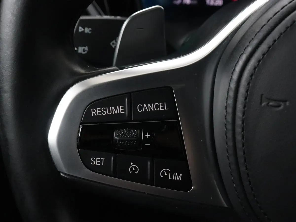 330e M Sport | Leder | Stoelverwarming | Carplay | Sportstoelen | Laserlicht | Live Cockpit | Sfeerverlichting | Navigatie | Parkeerhulp | Climate control | Bluetooth | Cruise control