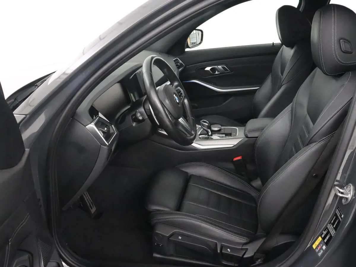330e M Sport | Leder | Stoelverwarming | Carplay | Sportstoelen | Laserlicht | Live Cockpit | Sfeerverlichting | Navigatie | Parkeerhulp | Climate control | Bluetooth | Cruise control