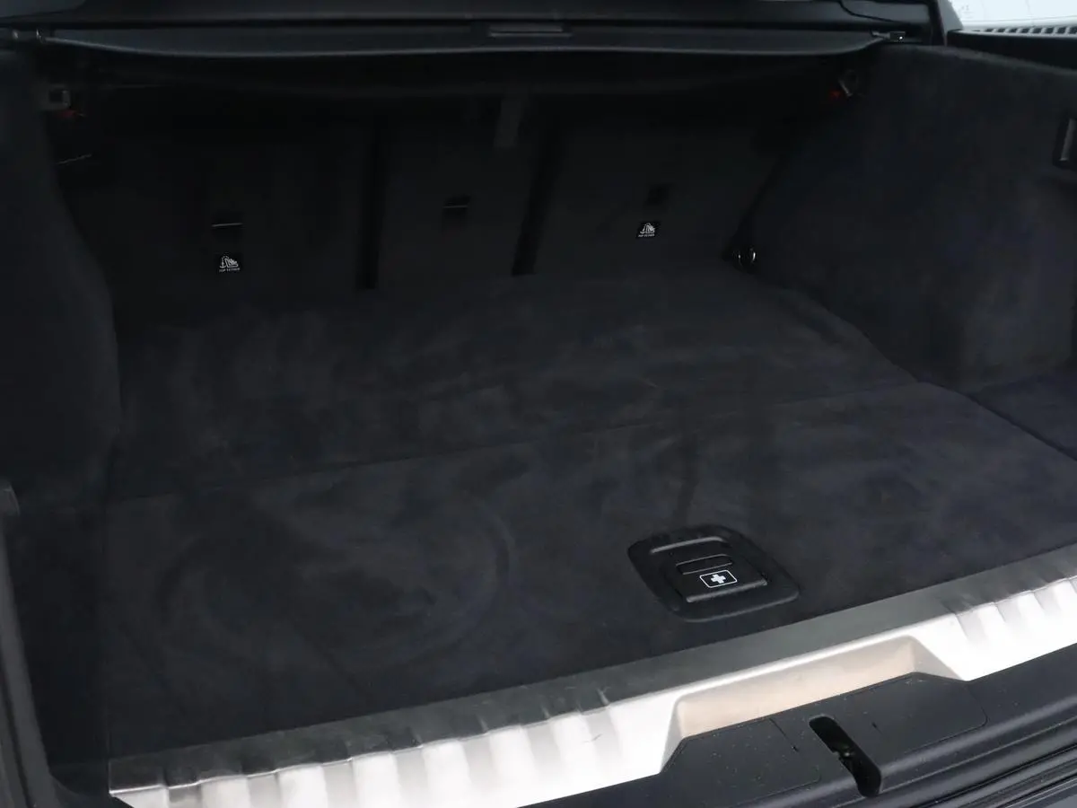 330e M Sport | Leder | Stoelverwarming | Carplay | Sportstoelen | Laserlicht | Live Cockpit | Sfeerverlichting | Navigatie | Parkeerhulp | Climate control | Bluetooth | Cruise control