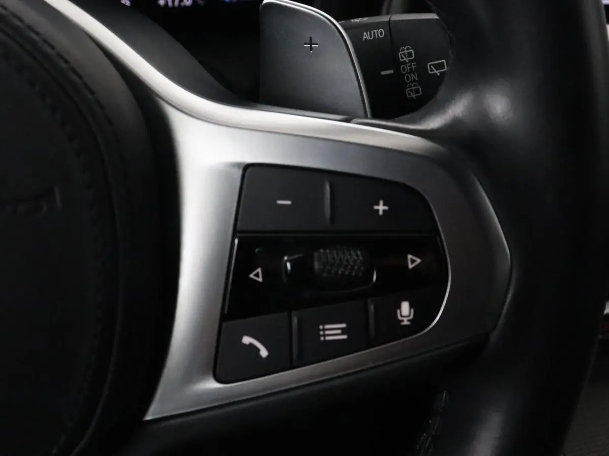 330e M Sport | Leder | Stoelverwarming | Carplay | Sportstoelen | Laserlicht | Live Cockpit | Sfeerverlichting | Navigatie | Parkeerhulp | Climate control | Bluetooth | Cruise control