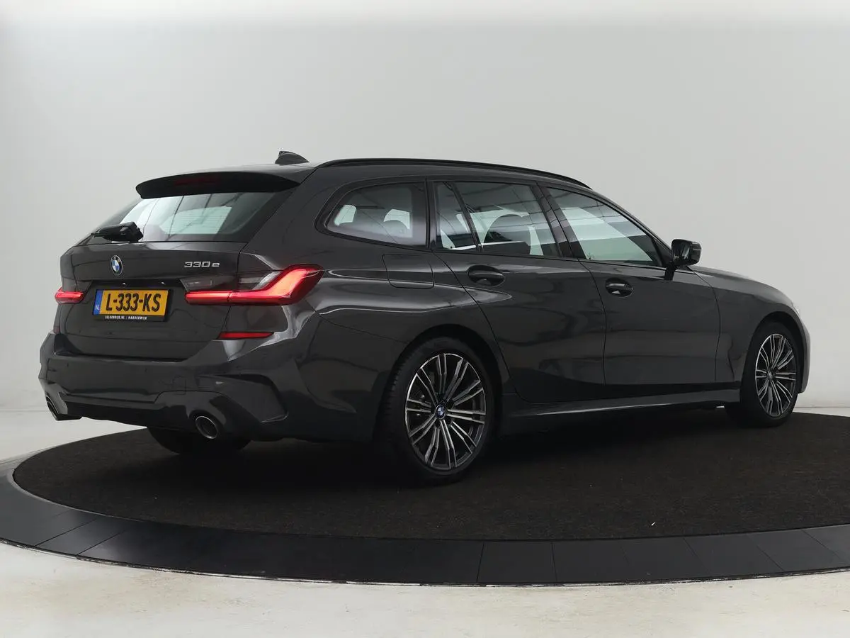 330e M Sport | Leder | Stoelverwarming | Carplay | Sportstoelen | Laserlicht | Live Cockpit | Sfeerverlichting | Navigatie | Parkeerhulp | Climate control | Bluetooth | Cruise control
