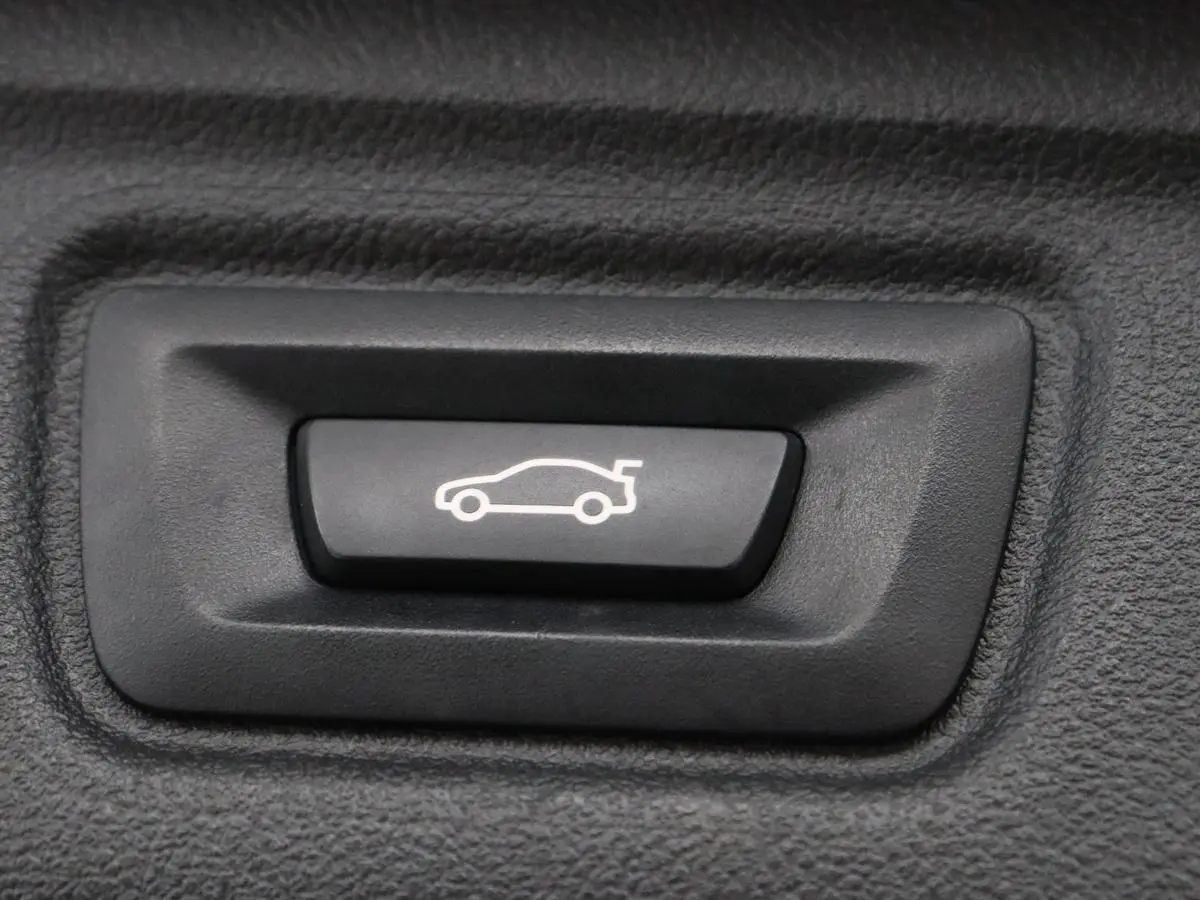 330e M Sport | Leder | Stoelverwarming | Carplay | Sportstoelen | Laserlicht | Live Cockpit | Sfeerverlichting | Navigatie | Parkeerhulp | Climate control | Bluetooth | Cruise control
